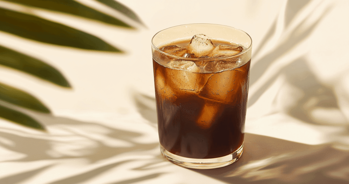 Kawa typu cold brew w szklance