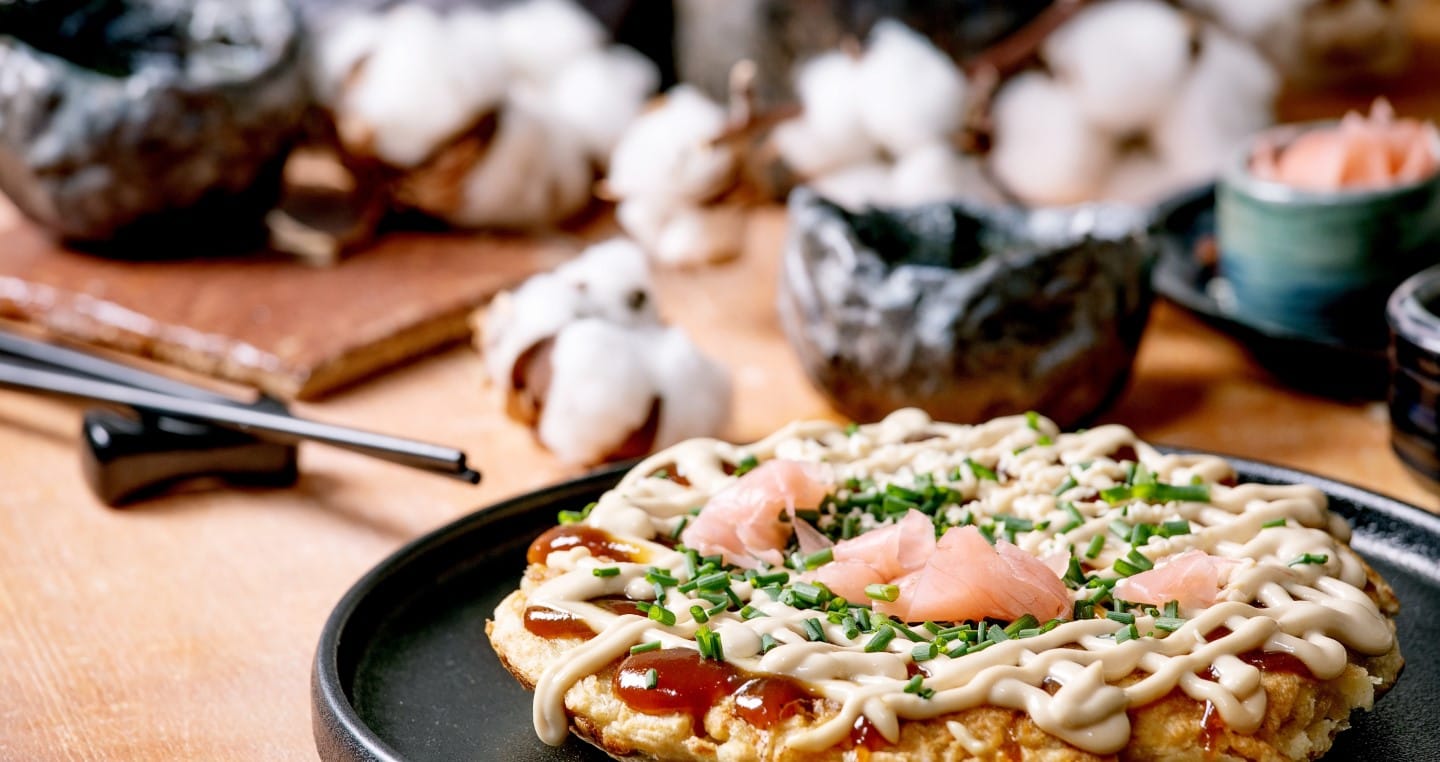 talerz z okonomiyaki