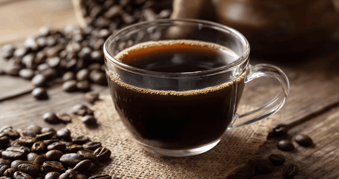 kawa bezkofeinowa w szklanym kubku